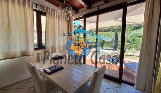 VILLA CON  SPLENDIDO GIARDINO